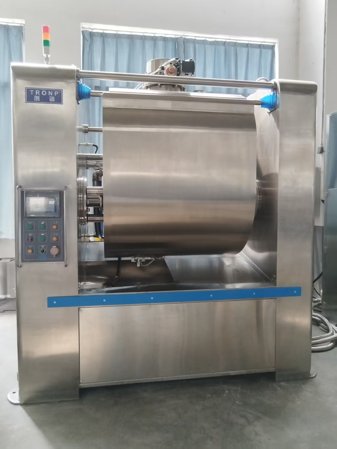 智能恒温卧式和面机 Intelligent constant temperature horizontal dough mixer